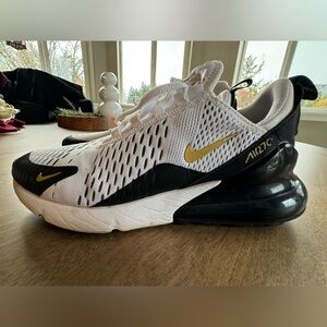 Nike Air 270 athletic shoes